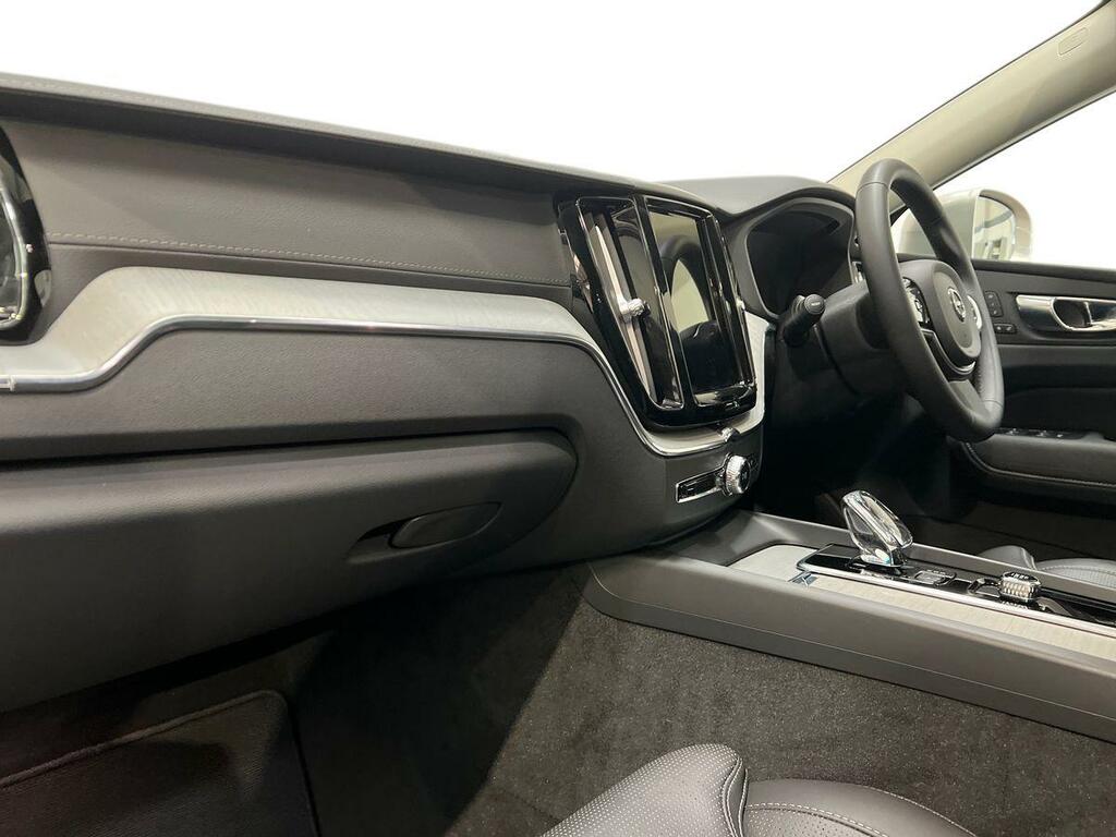 Volvo XC60 2.0H T6 Recharge 18.8Kwh Plus Suv Plug- Grey #4