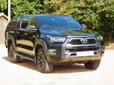 Toyota HILUX 2.8 D-4d-h Invincible Black