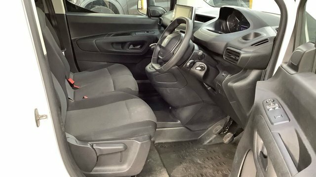 Peugeot Partner Professional Premium White #7