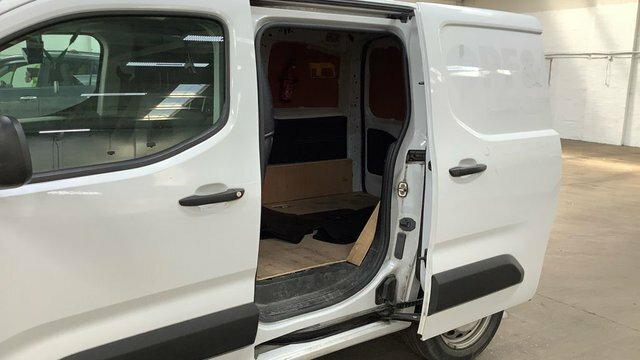 Peugeot Partner Professional Premium White #10
