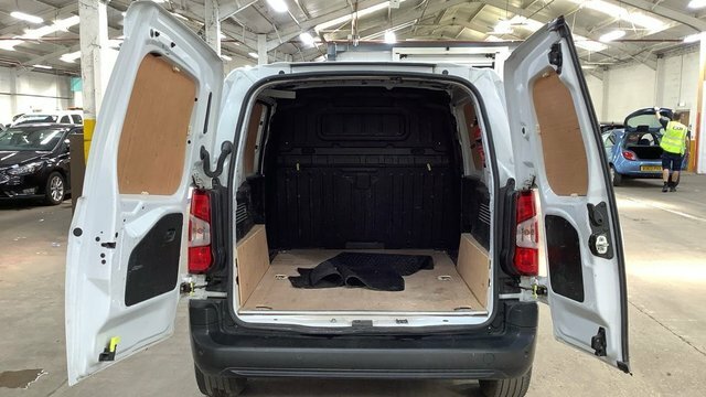 Peugeot Partner Professional Premium White #9