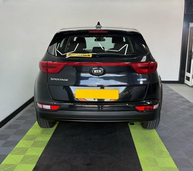 Kia Sportage 1.7 Crdi 1 Suv Black #4