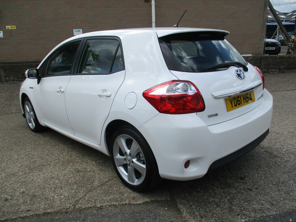Toyota Auris 1.8 Vvti Hybrid T Spirit Cvt White #4
