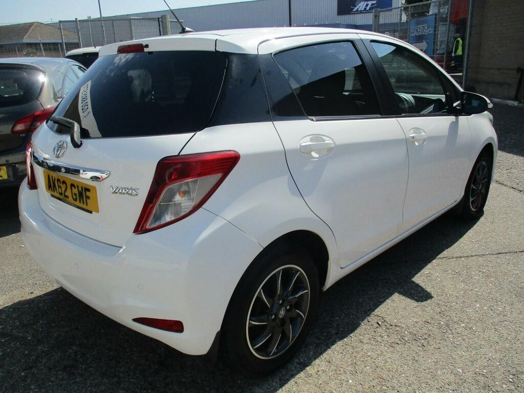 Toyota Yaris 1.0 Vvt-i Edition White #3