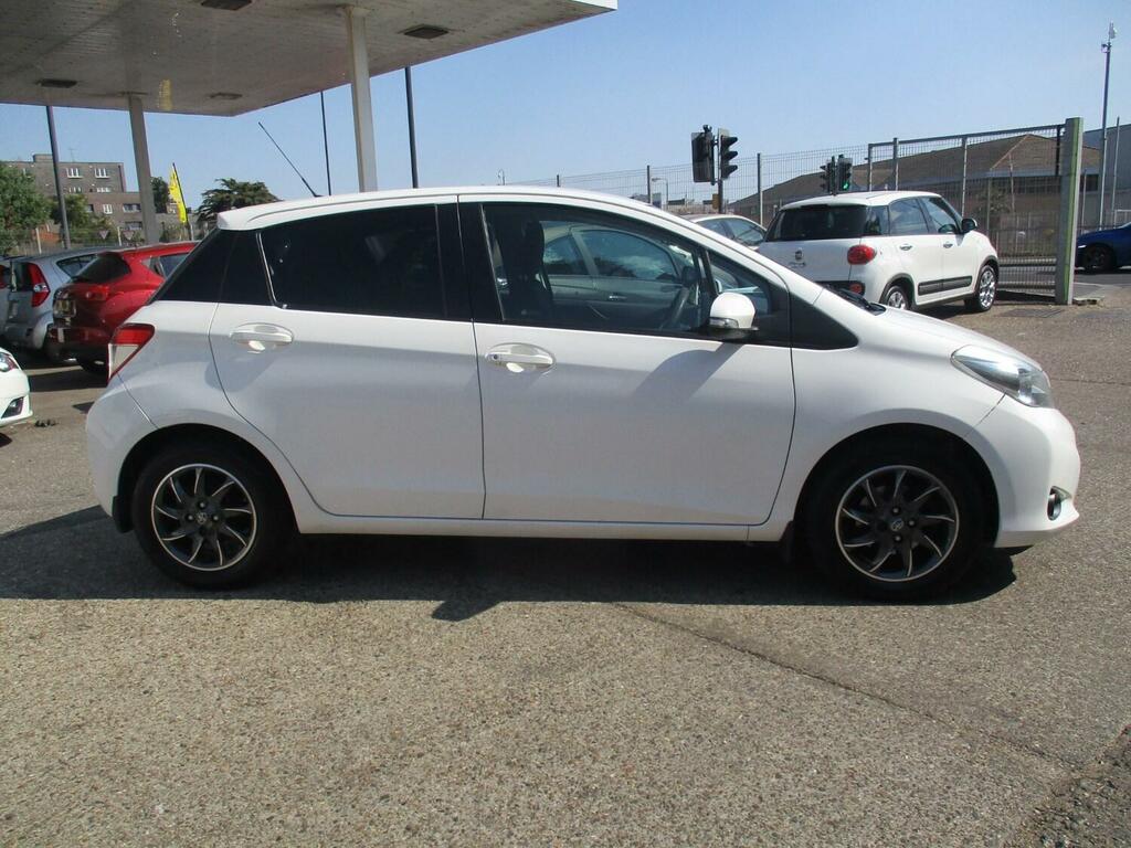 Toyota Yaris 1.0 Vvt-i Edition White #2