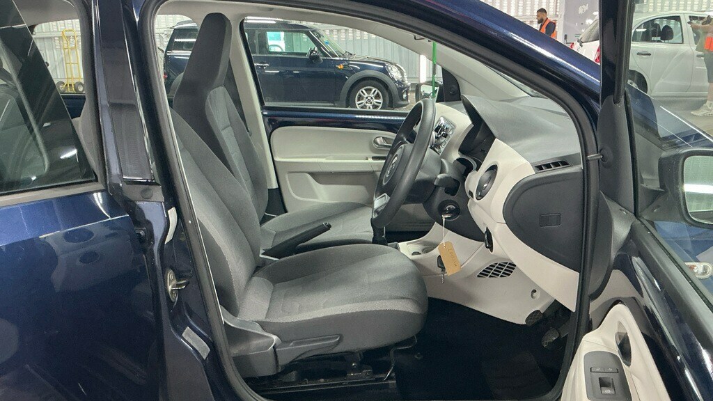 Volkswagen Up 1.0 Groove Up 74 Bhp White #9