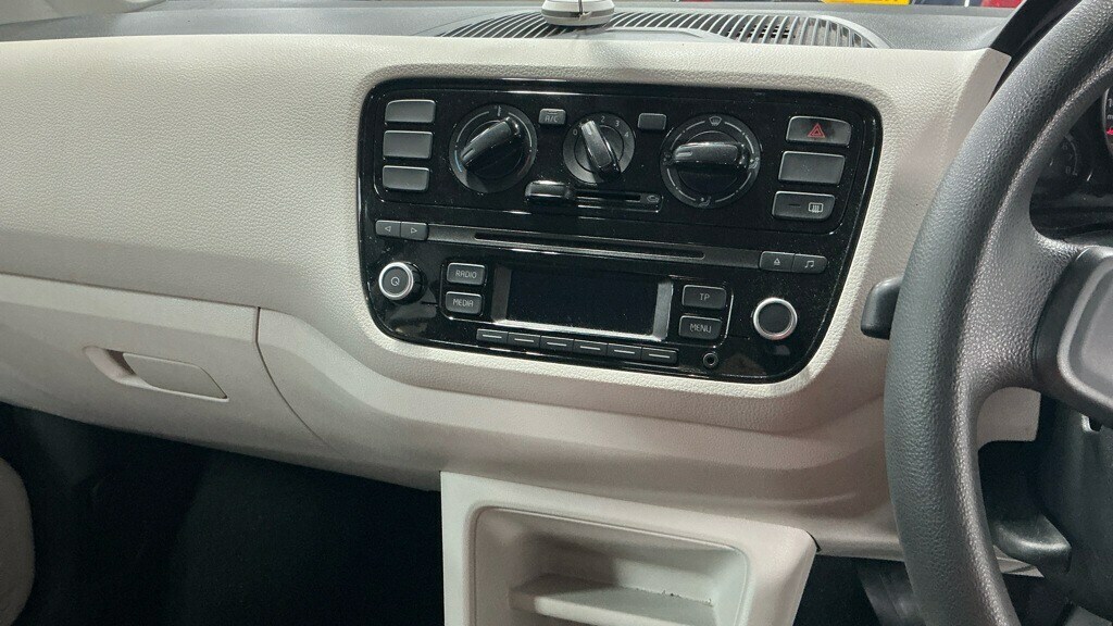 Volkswagen Up 1.0 Groove Up 74 Bhp White #11