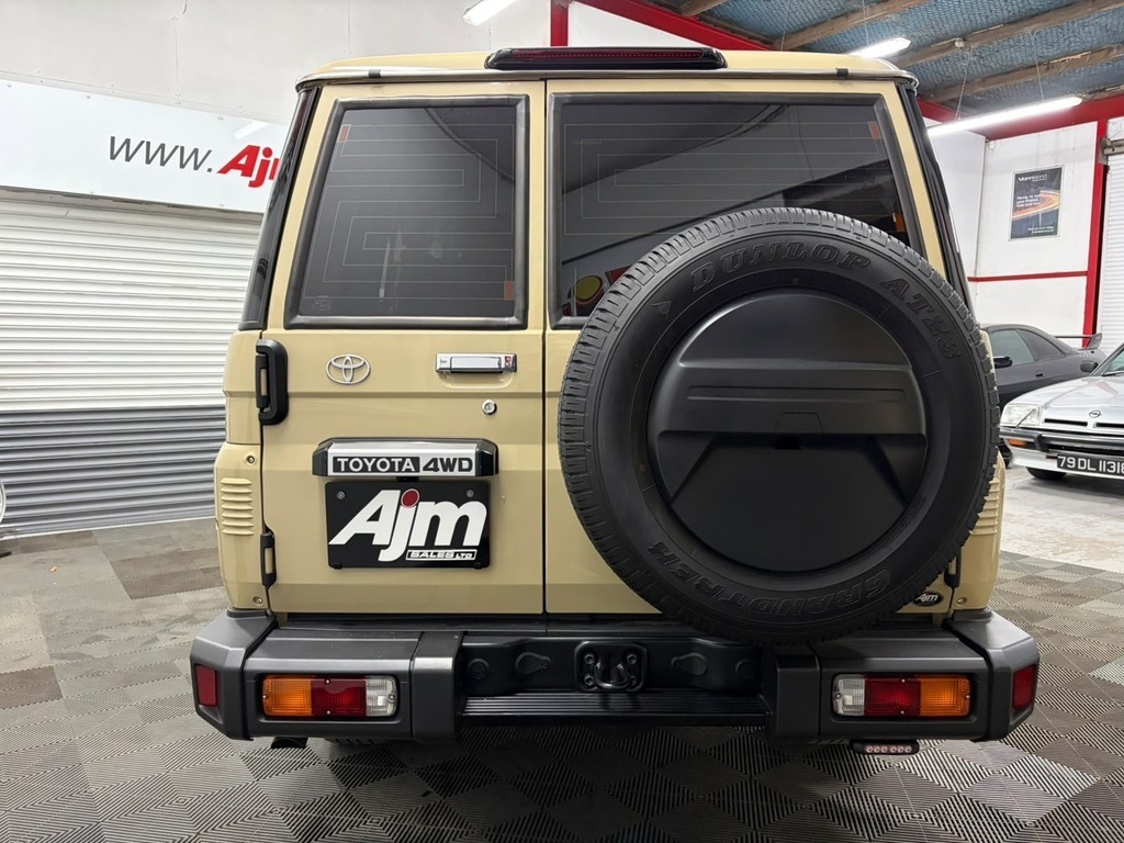Toyota Land Cruiser 70 Series U808 Brown #5