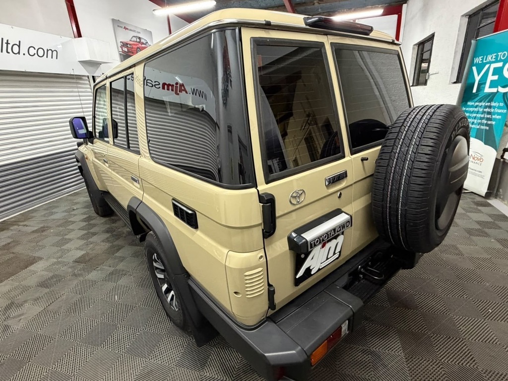 Toyota Land Cruiser 70 Series U808 Brown #4