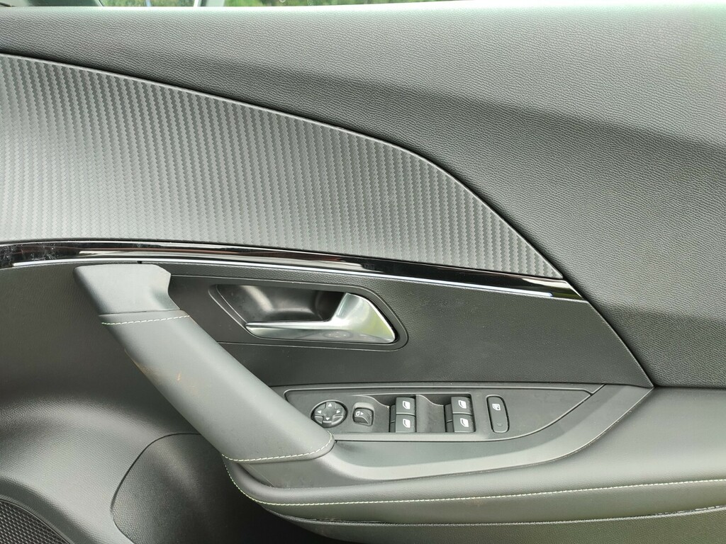 Peugeot 2008 1.2 Hybrid 145 Gt E-dsc6 KO25CXW White #3