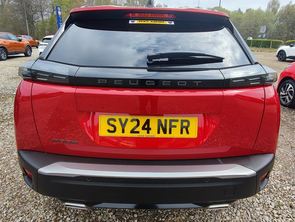 Peugeot 2008 1.2 Puretech 130 Allure Eat8 Red #4