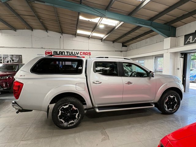 Nissan Navara Double Cab Pick Up Tekna 2.3Dci 190 Tt 4Wd Yellow #8