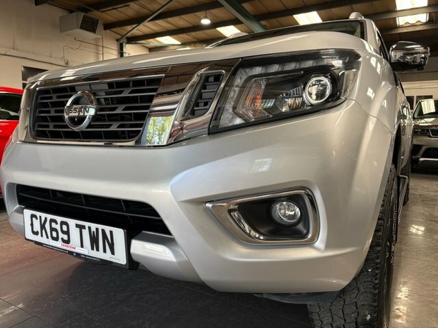 Nissan Navara Double Cab Pick Up Tekna 2.3Dci 190 Tt 4Wd Yellow #11