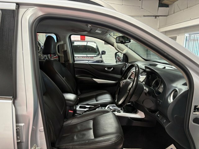 Nissan Navara Double Cab Pick Up Tekna 2.3Dci 190 Tt 4Wd Yellow #16