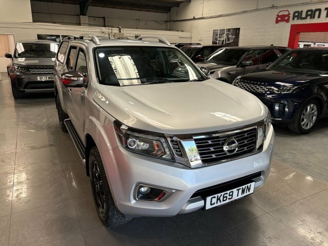 Nissan Navara Double Cab Pick Up Tekna 2.3Dci 190 Tt 4Wd Yellow #9
