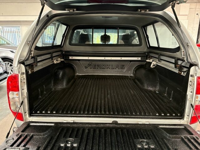 Nissan Navara Double Cab Pick Up Tekna 2.3Dci 190 Tt 4Wd Yellow #26