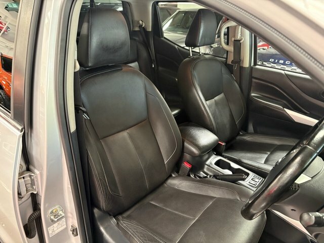 Nissan Navara Double Cab Pick Up Tekna 2.3Dci 190 Tt 4Wd Yellow #19