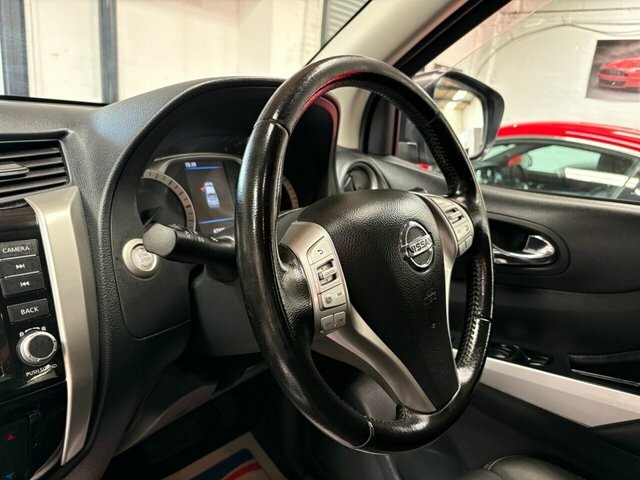 Nissan Navara Double Cab Pick Up Tekna 2.3Dci 190 Tt 4Wd Yellow #23