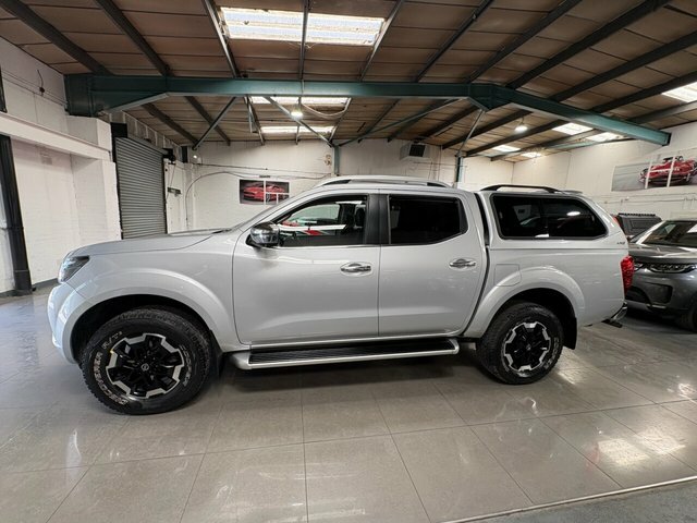 Nissan Navara Double Cab Pick Up Tekna 2.3Dci 190 Tt 4Wd Yellow #7