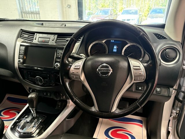 Nissan Navara Double Cab Pick Up Tekna 2.3Dci 190 Tt 4Wd Yellow #18