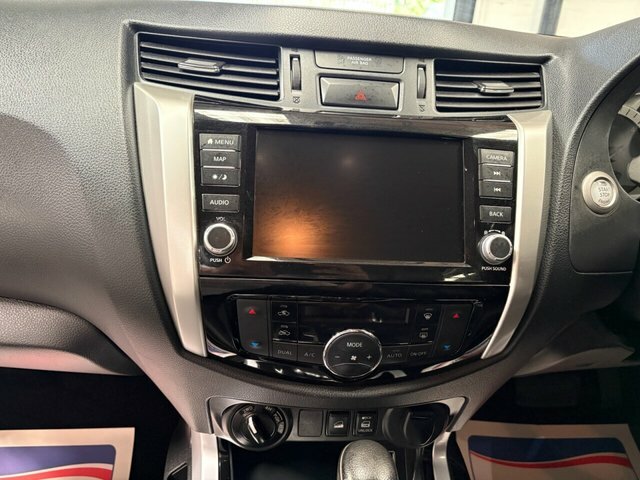 Nissan Navara Double Cab Pick Up Tekna 2.3Dci 190 Tt 4Wd Yellow #22