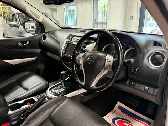 Nissan Navara Double Cab Pick Up Tekna 2.3Dci 190 Tt 4Wd Yellow #17