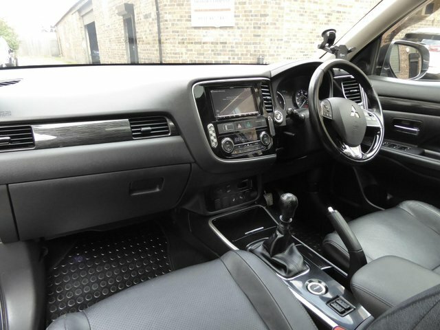 Mitsubishi Outlander 2.0H 12Kwh 4H Suv Plug-in Hybrid Cvt 4W Black #12