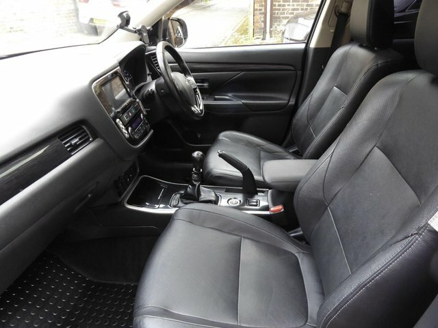 Mitsubishi Outlander 2.0H 12Kwh 4H Suv Plug-in Hybrid Cvt 4W Black #11