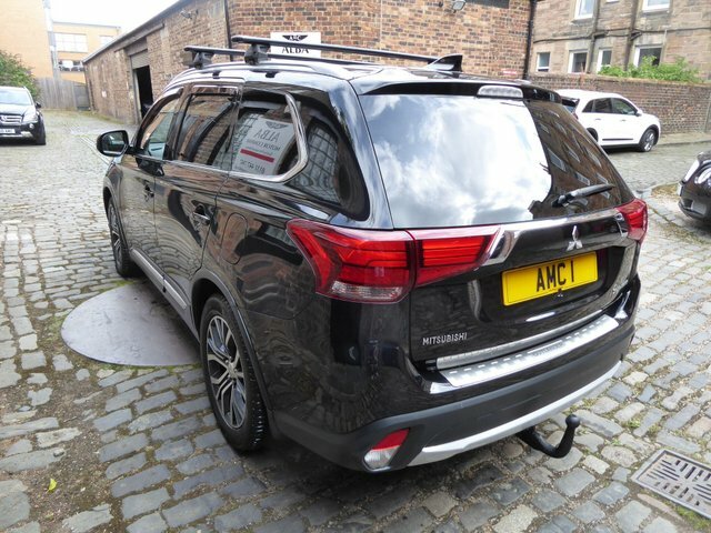 Mitsubishi Outlander 2.2 Di-d 4 4Wd Black #4