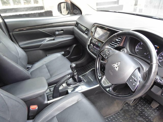 Mitsubishi Outlander 2.0H 12Kwh 4H Suv Plug-in Hybrid Cvt 4W Black #10