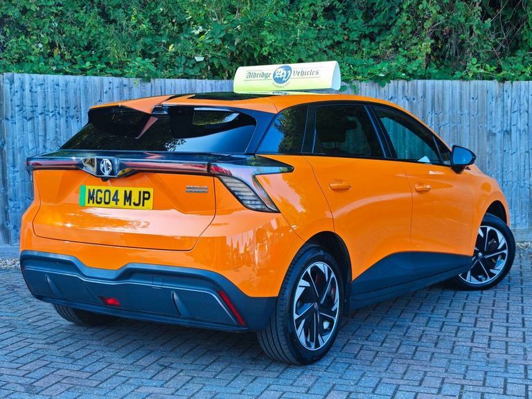 MG MG4 64Kwh Trophy Long Range Orange #4
