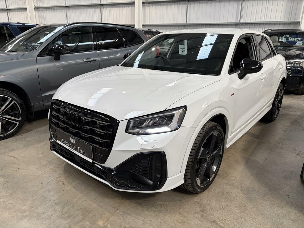Audi Q2 Black Edition White #2