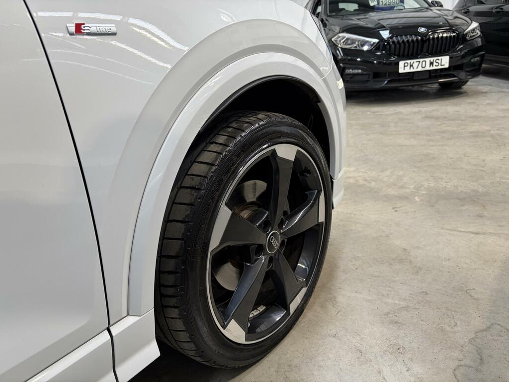 Audi Q2 Black Edition White #6