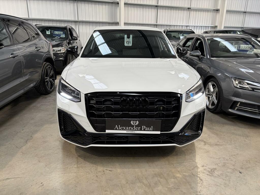 Audi Q2 Black Edition White #2