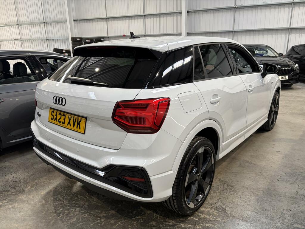 Audi Q2 Black Edition White #5