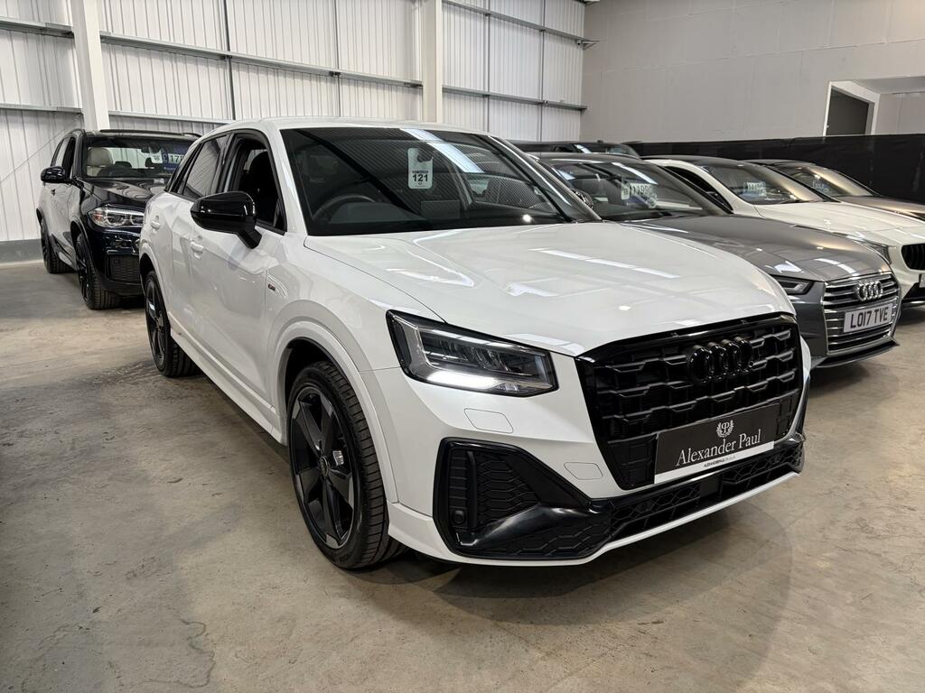 Audi Q2 Black Edition White