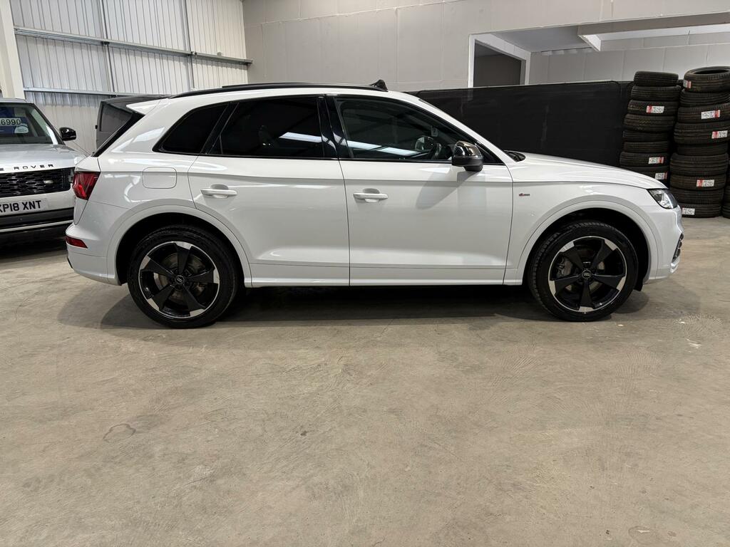 Audi Q5 Black Edition White #2