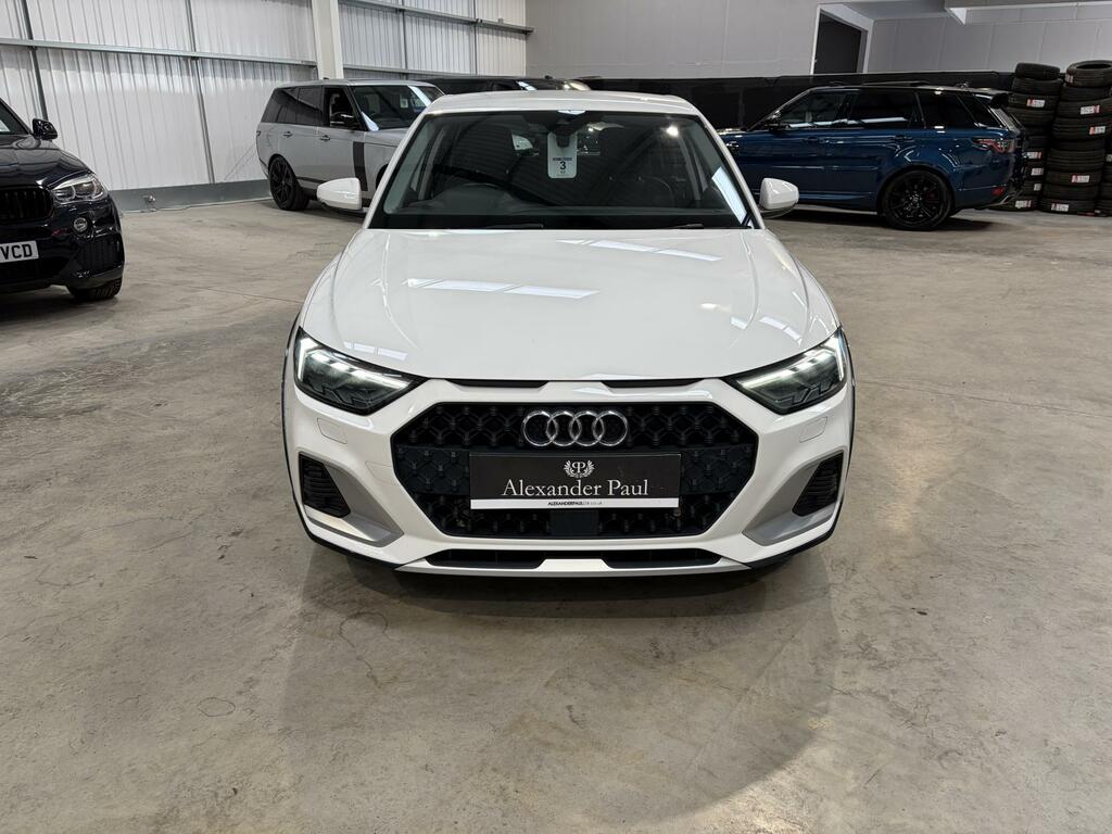 Audi A1 Hatchback 2018 - White #2