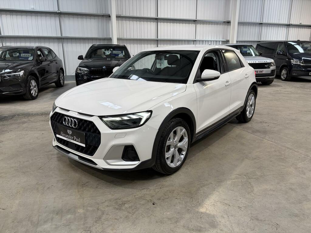Audi A1 Hatchback 2018 - White #3