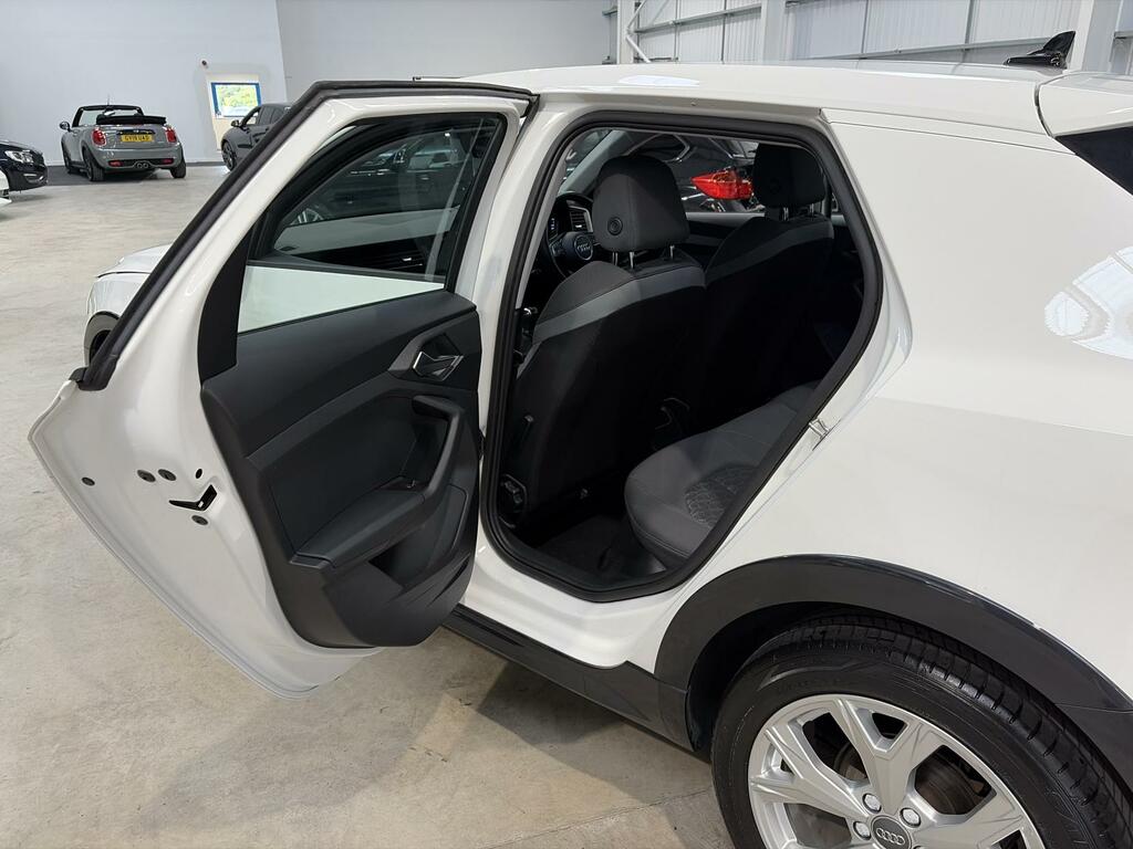 Audi A1 1.0 Tfsi 30 Citycarver S Tronic Euro 6 Ss White #28