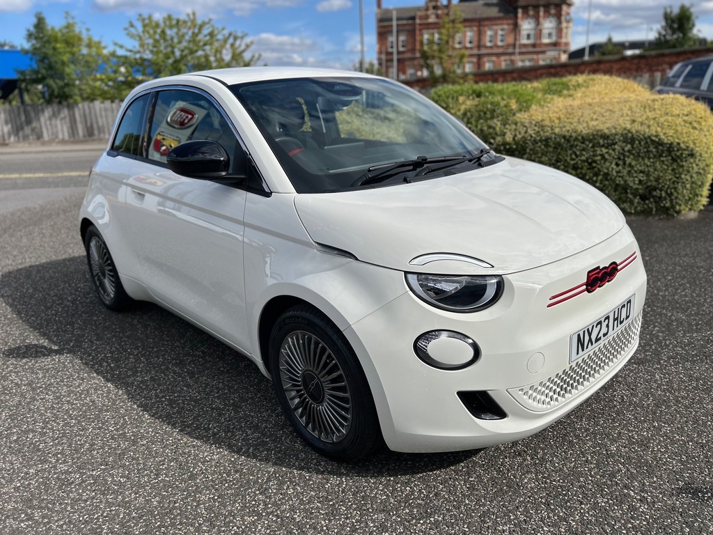 Fiat 500E 42Kwh Red Hatchback 118 Ps White