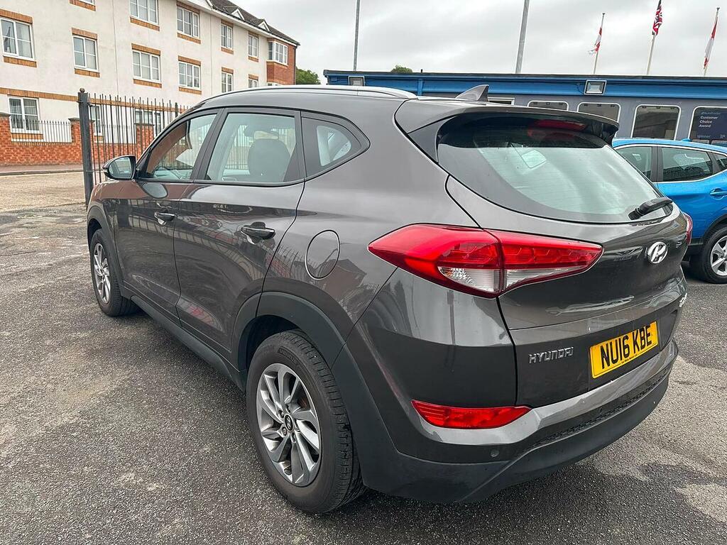 Hyundai Tucson Crdi Premium Se White #6
