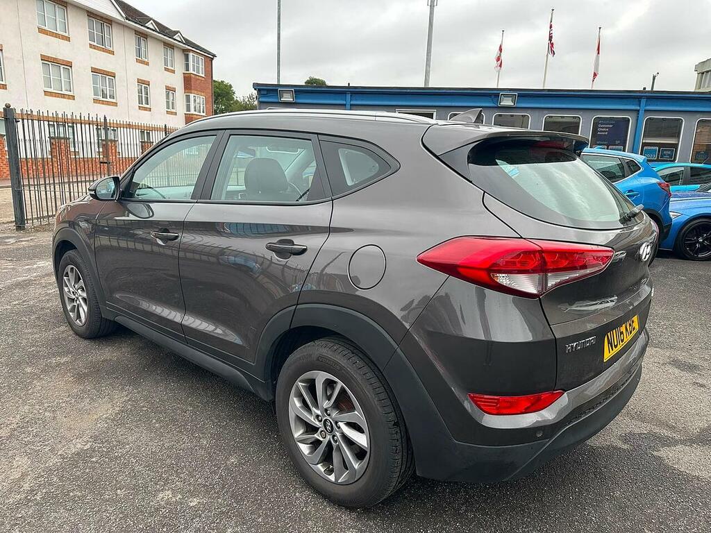 Hyundai Tucson Crdi Premium Se White #5