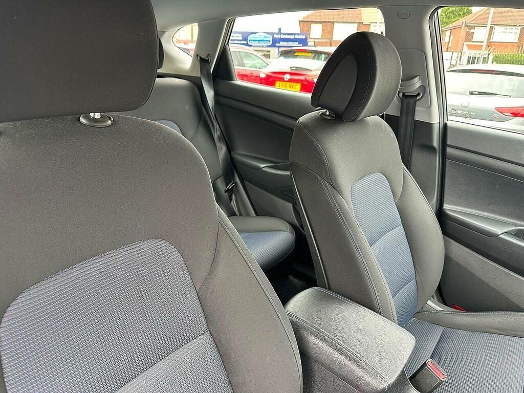 Hyundai Tucson Crdi Premium Se White #10