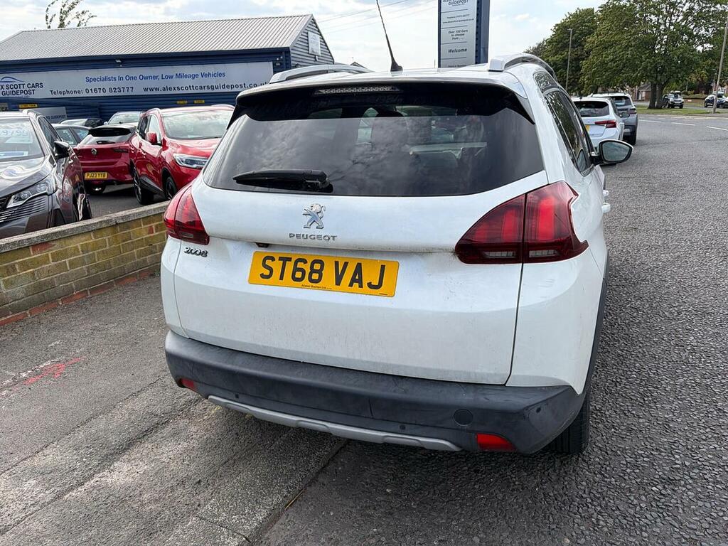 Peugeot 2008 1.2 Puretech Allure Premium Suv White #3