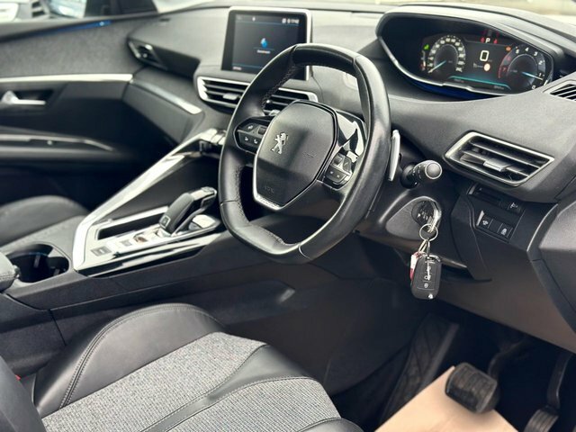 Peugeot 3008 1.2 Puretech Allure White #2