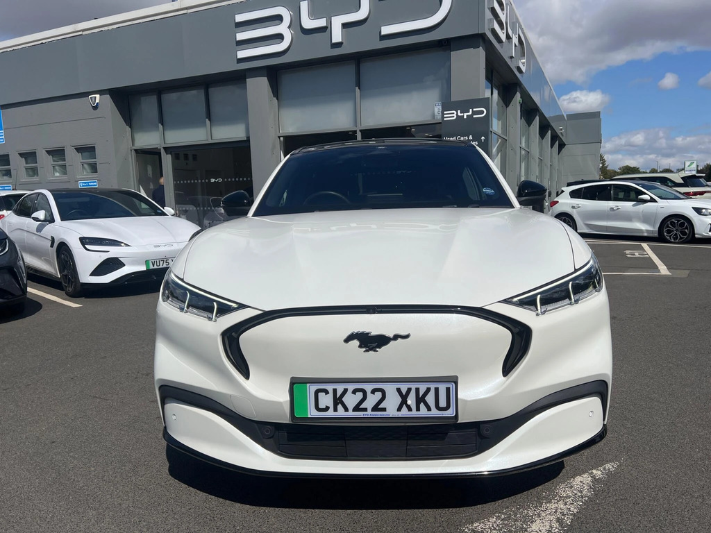 Ford Mustang Mach-E Standard Range 70Kwh Awd White #2