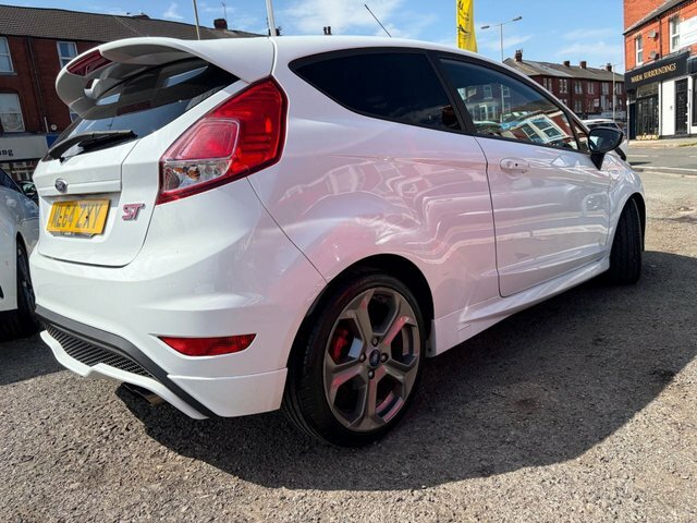 Ford Fiesta 1.6T Ecoboost St-3 Hatchback Eur White #4