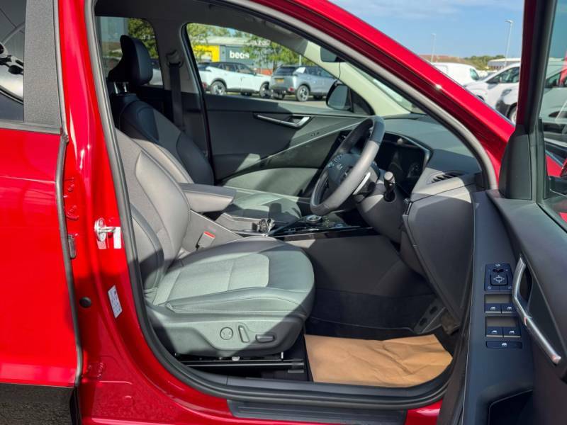 Kia Niro 1.6 Gdi 127 Hybrid 3 Dct Red #2