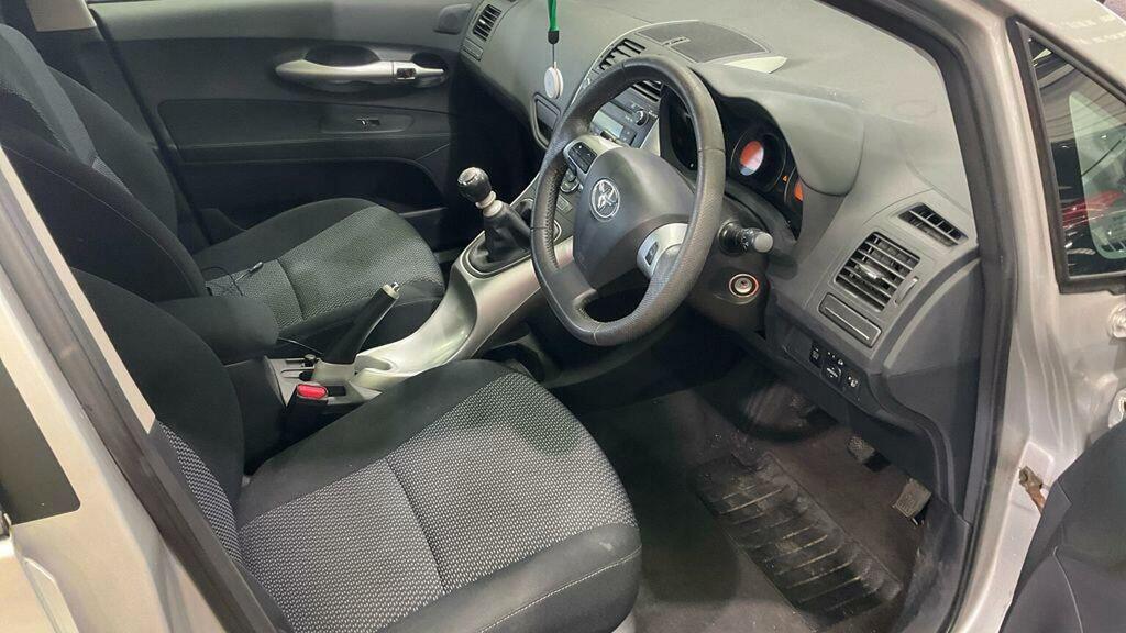 Toyota Auris 1.6 V-matic Tr Grey #11
